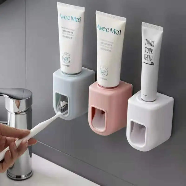 Distributeur de dentifrice et porte-brosses à dents mural