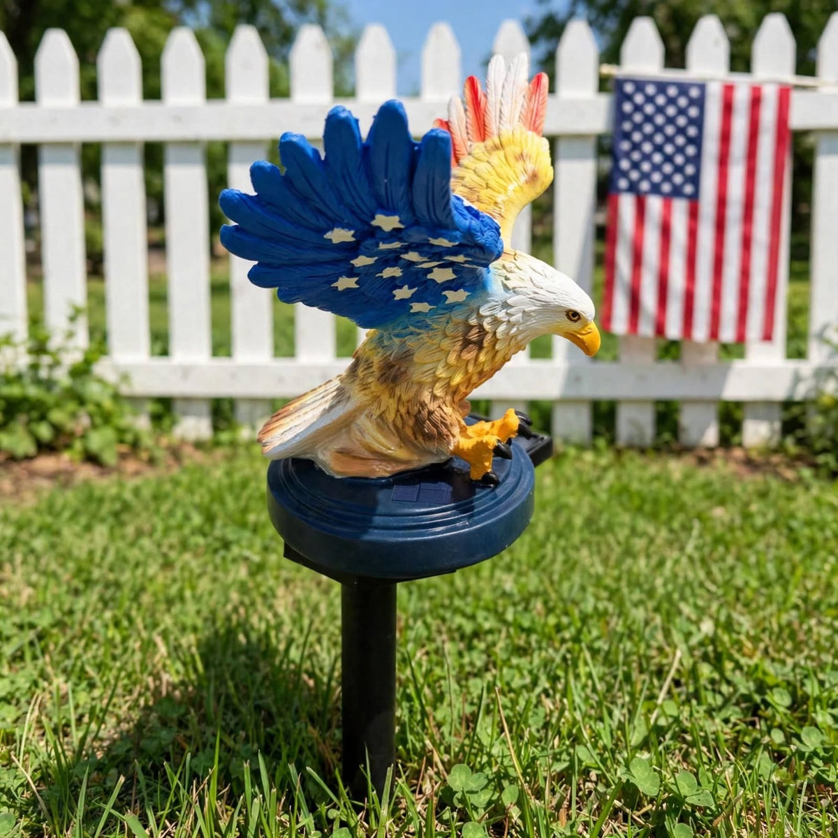 Lampe solaire de jardin en forme d'aigle à tête blanche patriotique